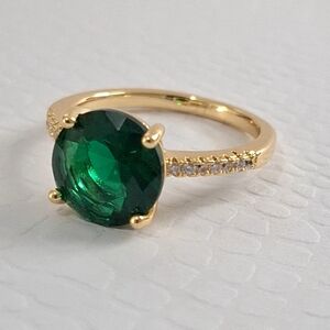 Emerald round shape and multi diamonds ring